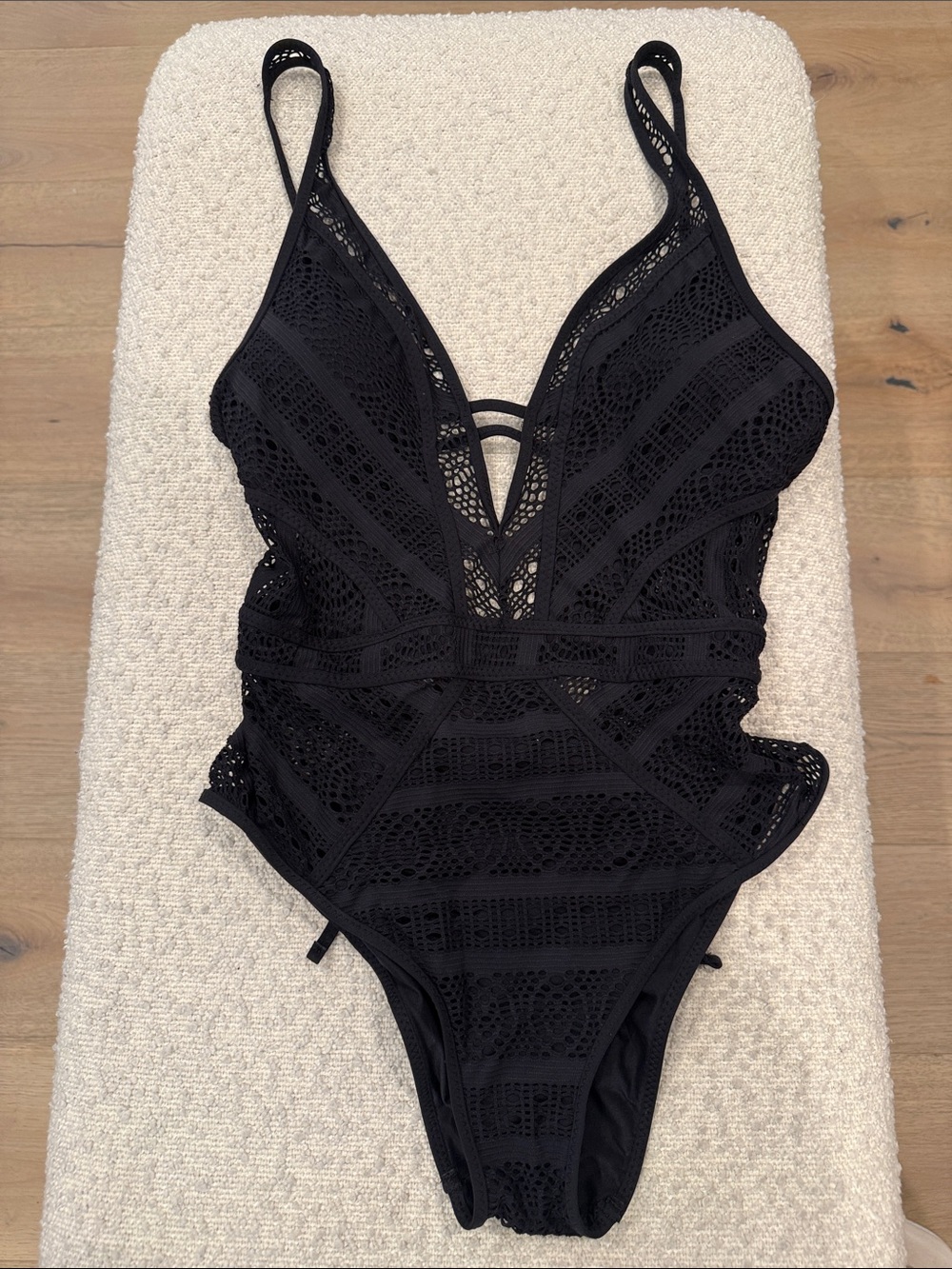 Becca one piece swimsuit size medium  adjustable straps